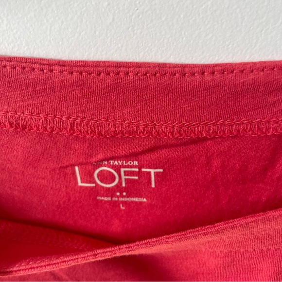 Loft Scoop Neck T Shirt NWOT - Picture 2 of 4